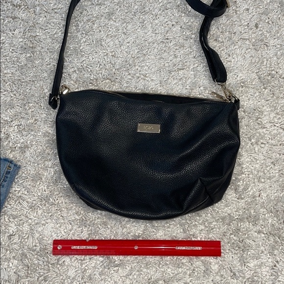 🚨 BCBG CROSSBODY BAG - Picture 4 of 8